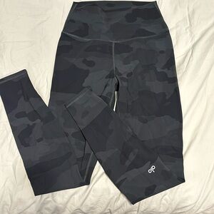 ALO High Waist Camo Vapor Leggings- Like New